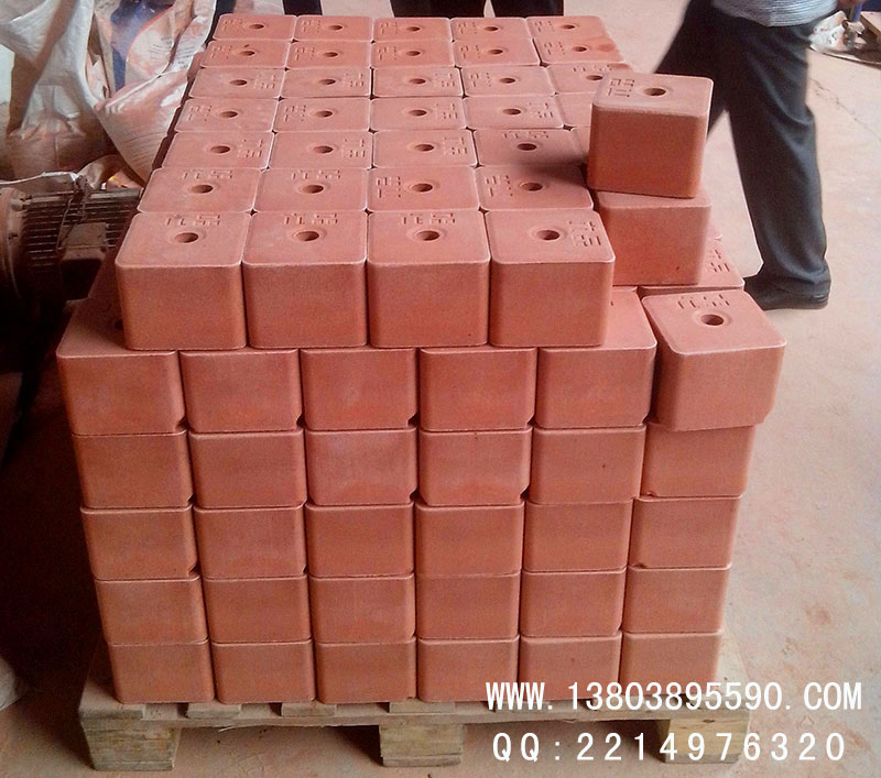 客戶杜甫機(jī)械舔鹽磚機(jī)